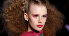 10 trendów z Paris Fashion Week: fryzury, makijaż