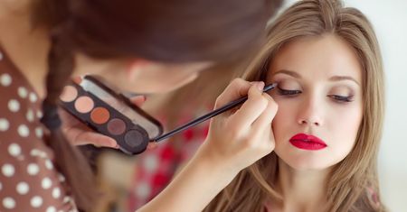 Smokey eyes – makijaż krok po kroku