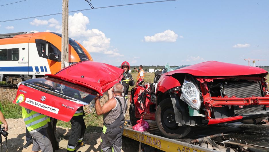 Tyle zostało z auta, w którym egzamin na prawo jazdy zdawała 18-letnia Angelika. We wtorek odbył się pogrzeb dziewczyny