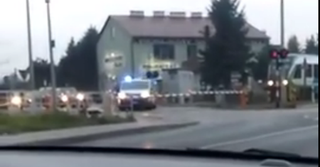 Podkarpacie: karetka utknęła na przejeździe kolejowym