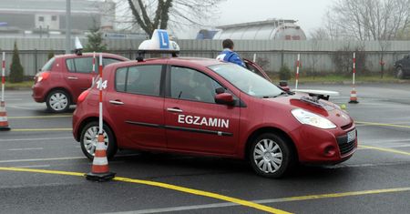 Jazda po łuku i ruszanie pod górę. Młodzi odpadają na podstawach