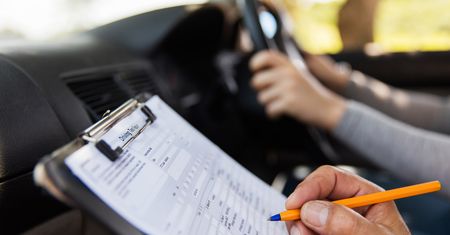 Test z obsługi nawigacji na egzaminie na prawo jazdy w Wielkiej Brytanii