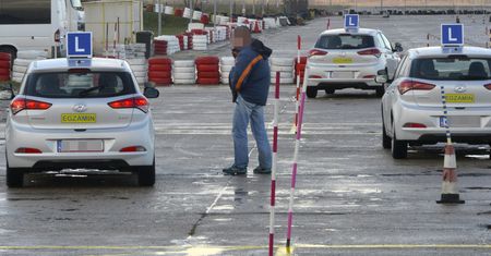 Niemcy znaleźli sposób na łatwe odzyskanie odebranego prawa jazdy. Robią je w Polsce