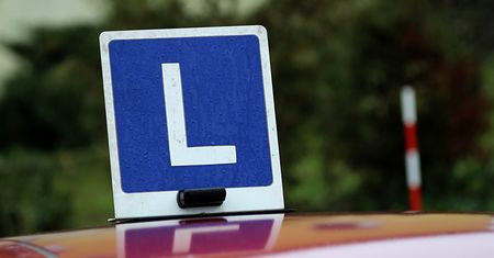 18-latek okradł instruktorkę nauki jazdy. Zabrał jej 5 tys. zł
