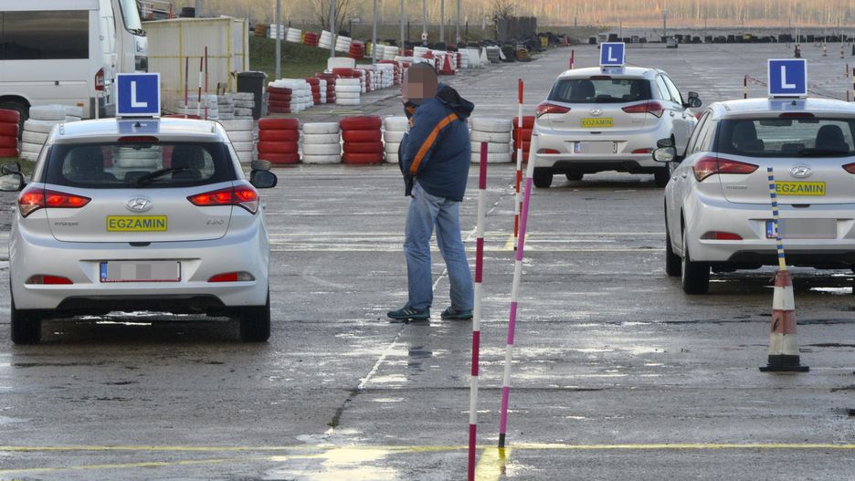 W Polsce jest taniej i pewniej. Dlatego Niemcy wykorzystują unijne prawo, by odzyskać utracone prawo jazdy