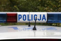 Był poszukiwany trzema listami gończymi. Pracował przy remoncie komendy policji