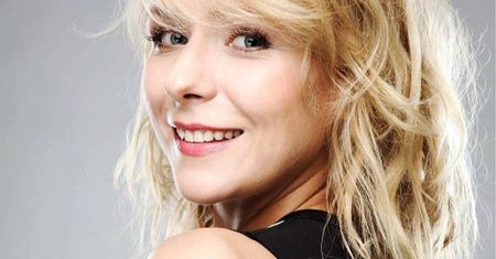 Aneta Zając pokazała zdjęcie w sukni ślubnej. To jednak fryzura wywołała istny szał! Wow!