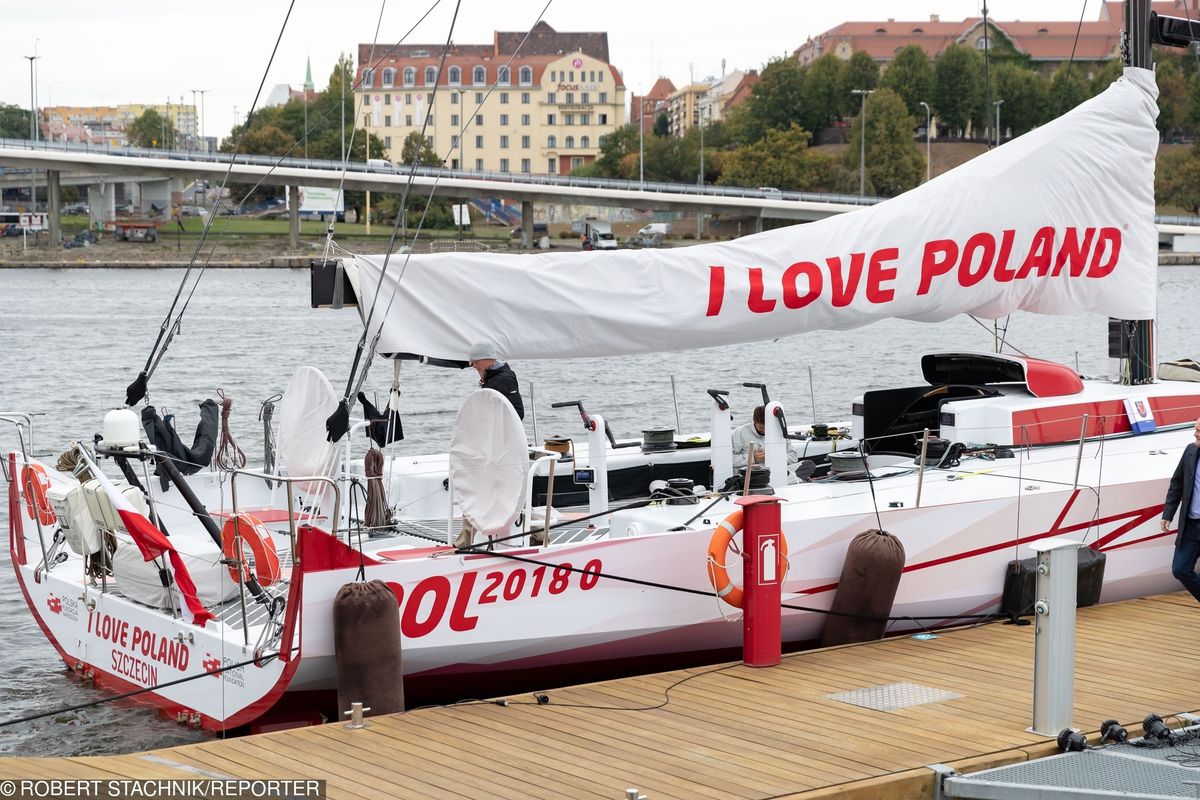 Jacht "I love Poland" z problemami. Złamany maszt, uszkodzona burta