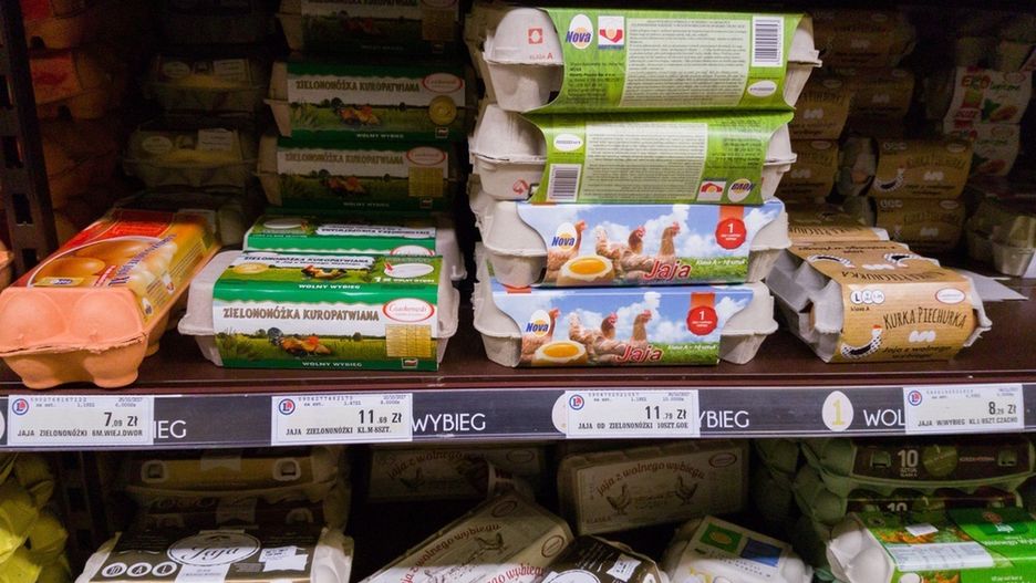 W ciągu kilku miesięcy ceny jaj poszły mocno do góry. Tak samo było nie tylko z masłem, ale też innymi produktami spożywczymi.