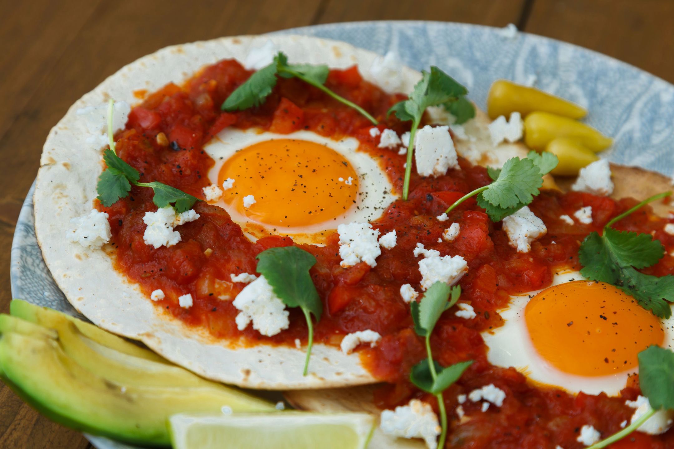 Huevos rancheros, czyli jajka po ranczersku. Solidne śniadanie