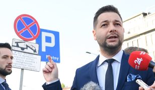 Roman Giertych nabija się z Patryka Jakiego. "Porozwieszał po Warszawie swoje znaki"