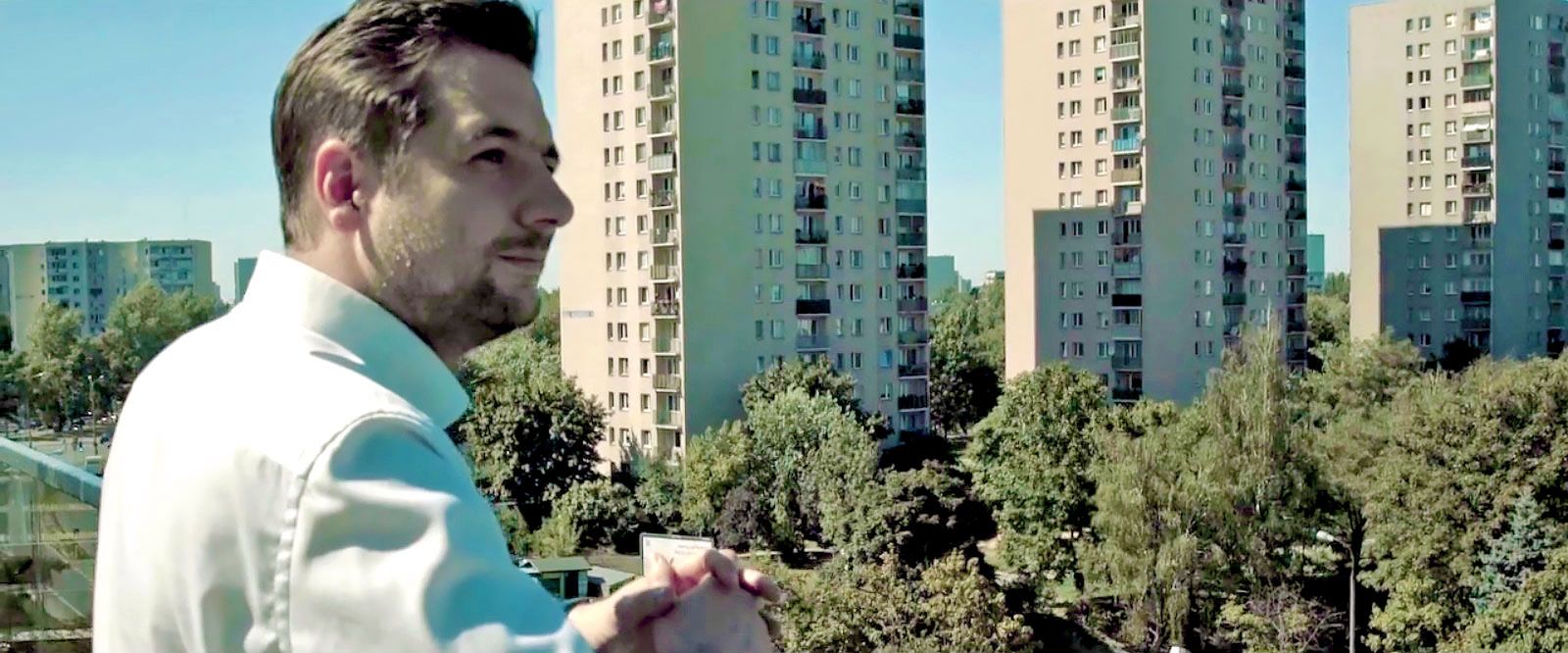 Patryk Jaki w teledysku Piotra "HCR" Szota