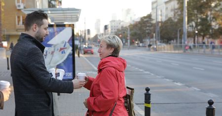 Patryk Jaki rozpoczyna kolejną akcję. Częstuje warszawiaków kawą