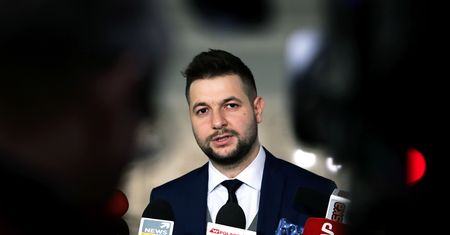 Błyskawiczna reakcja Patryka Jakiego na wpis Tuska. Mocne oskarżenie