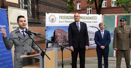 Patryk Jaki żąda dokumentów ws. reprywatyzacji. Mamy odpowiedź ratusza i resortu