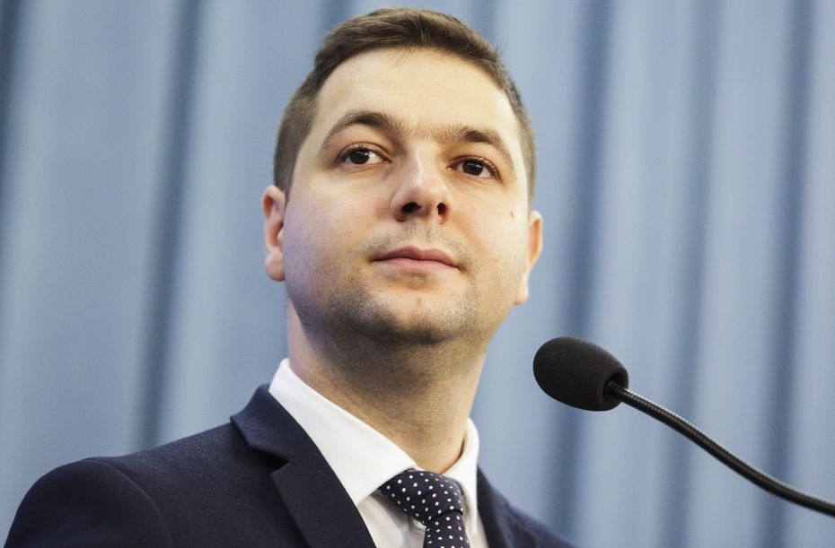 Problem z wykształceniem ministra? Stanowcza odpowiedź Jakiego