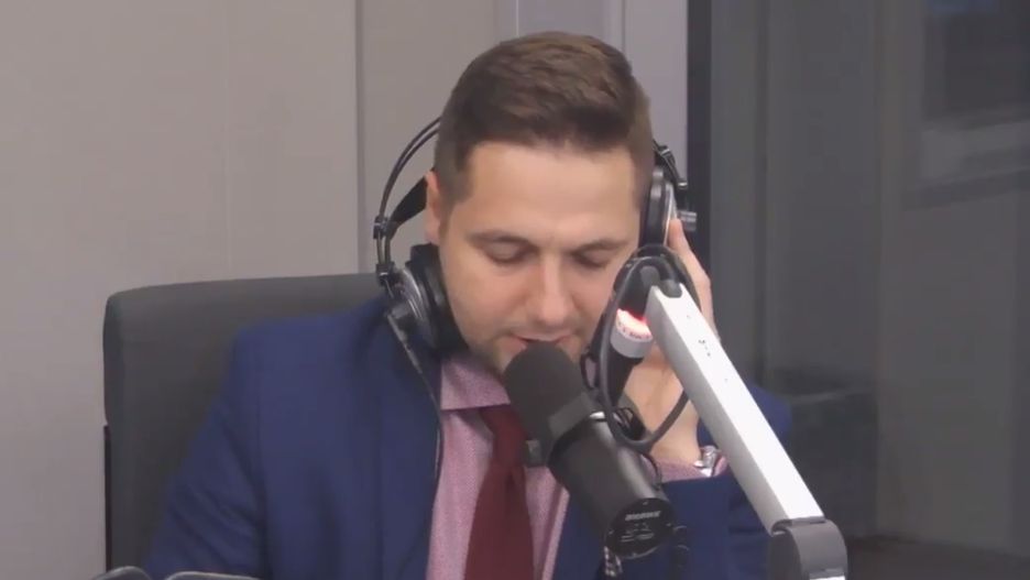 Patryk Jaki w wykonaniu przeboju Krzysztofa Krawczyka "Chciałem być".