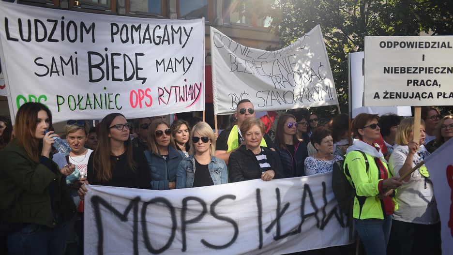 Pracownicy socjalni wychodzą na ulicę, ale wciąż nie mają siły przebicia. Przypinki na ubraniach też niewiele dają. Dlatego chcą podjąć radykalne działania.