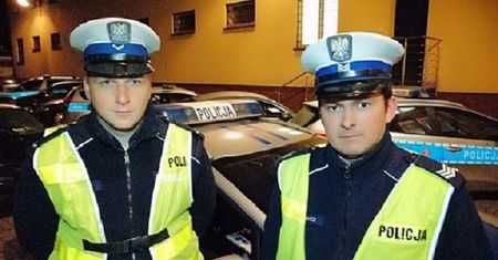 Dla nieprzytomnego dziecka liczyła się każda sekunda. Policjanci bohaterami