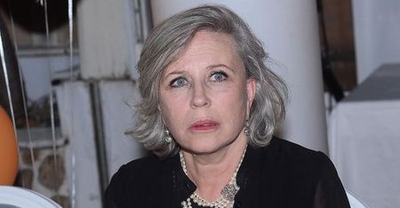 Krystyna Janda nie może się uporać z żałobą po śmierci matki. Noce spędza w jej pokoju