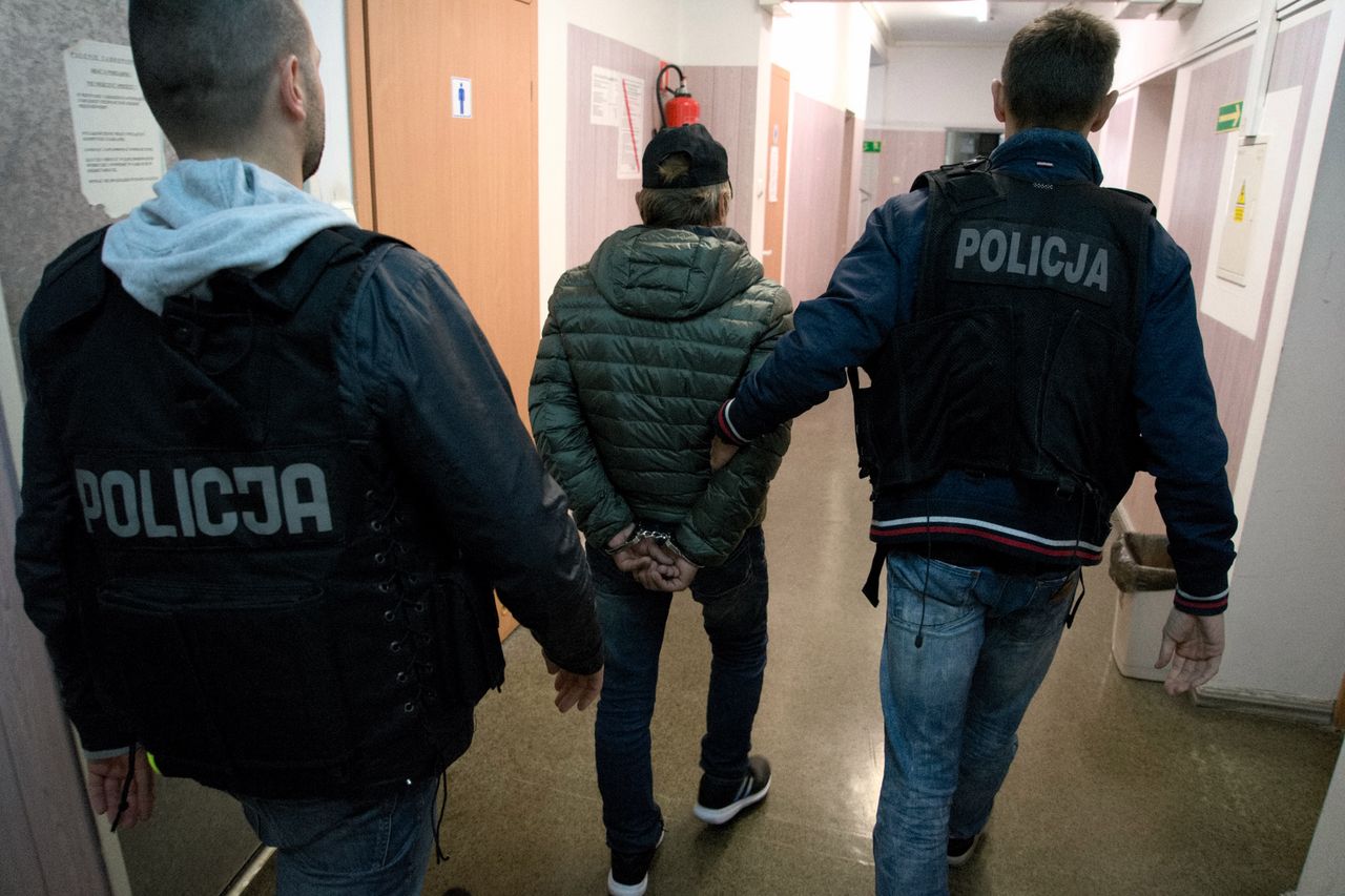 Bydgoszcz. Podszywał się pod policjantów CBŚP. Oszust zatrzymany