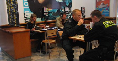 Policjanci dostaną większe dodatki na wyżywienie. Koniec z "dzieleniem kebabu na cztery"