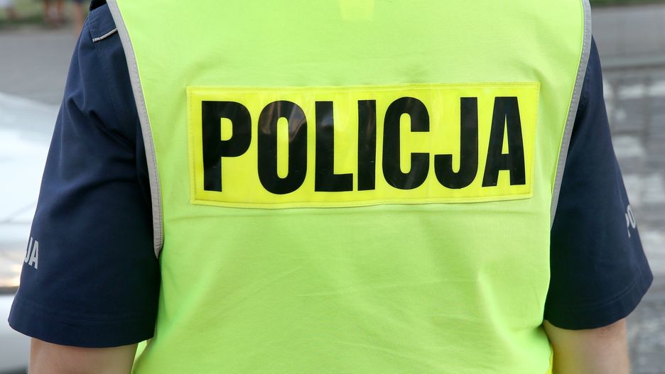 Policjanci częściej trafiają też za kratki