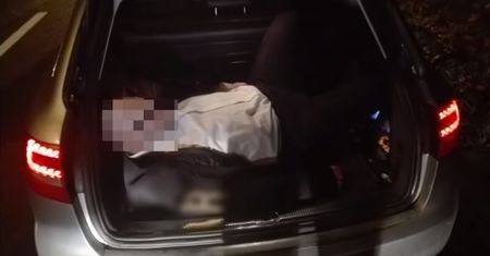 Nietrzeźwy mężczyzna prowadził auto. W środku czterech pijanych pasażerów – jeden w bagażniku