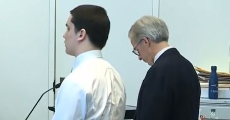 Nastolatek z USA sądzony za ścięcie głowy koledze. Nie przyznaje się