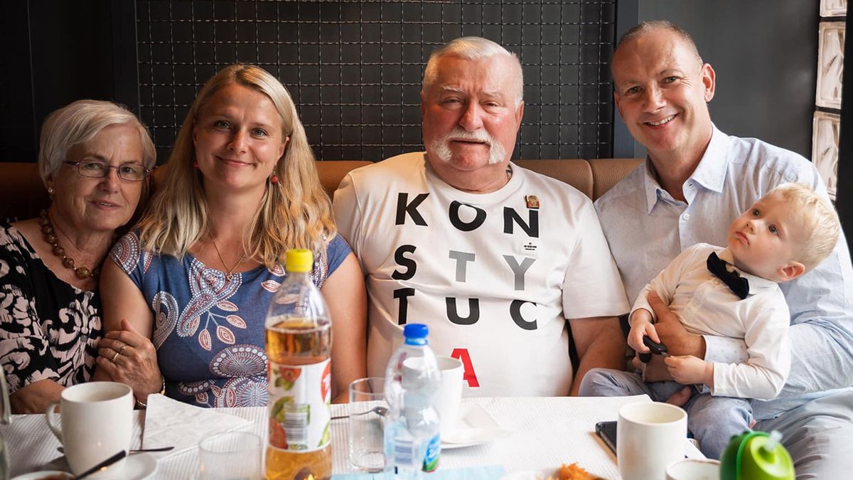 Lech Wałęsa ogłosił, że ponowie zostanie ojcem. Nowiny pojawiły się w trudnym dla niego czasie