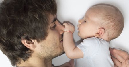 Twoje dziecko jest do podobne taty? Ciesz się. Takie niemowlęta są zdrowsze