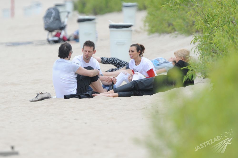 Michał Wójcik i Ewa Tecel, spacer po plaży, fot. Paparazzi