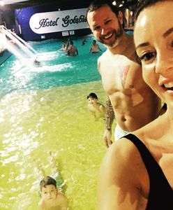 Małgorzata Rozenek-Majdan z całą rodziną na basenie