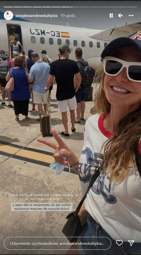 Anna i Robert Lewandowscy na lotnisku w Hiszpanii