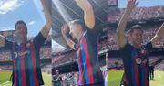 Robert Lewandowski podczas oficjalnej przentacji na Camp Nou. Teraz już nie ma wątpliwości z jakim numerem zagra