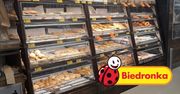 Kupujesz bułki w Biedronce? Zwróć uwagę na regał, ukryli w nim genialną funkcję