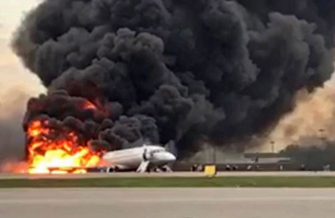 Rosja. Przyczyna katastrofy samolotu Suchoj Superjet 100. Błąd załogi? 
