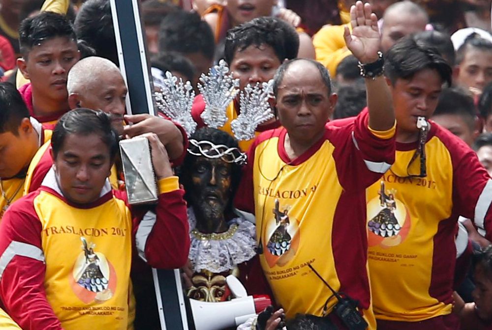 Tłum oszalał na punkcie czarnego Jezusa