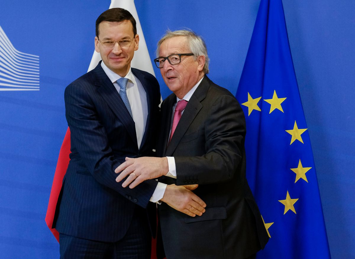 Morawiecki tłumaczy się przed Junckerem. Biała księga reform polskiego sądownictwa
