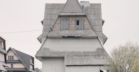 Góralu, czy ci nie żal? Na Podhalu stoją puste domy emigrantów
