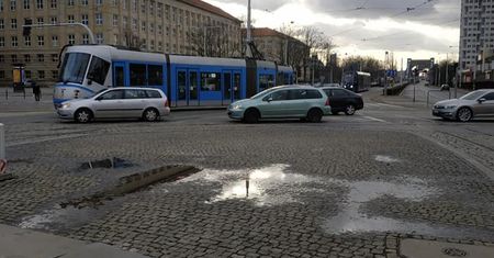 Wrocław: Wykolejenie tramwaju przy rondzie Reagana