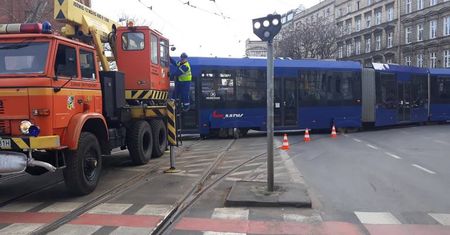 Wrocław: Wykolejenie tramwaju w centrum – utrudnienia drogowe