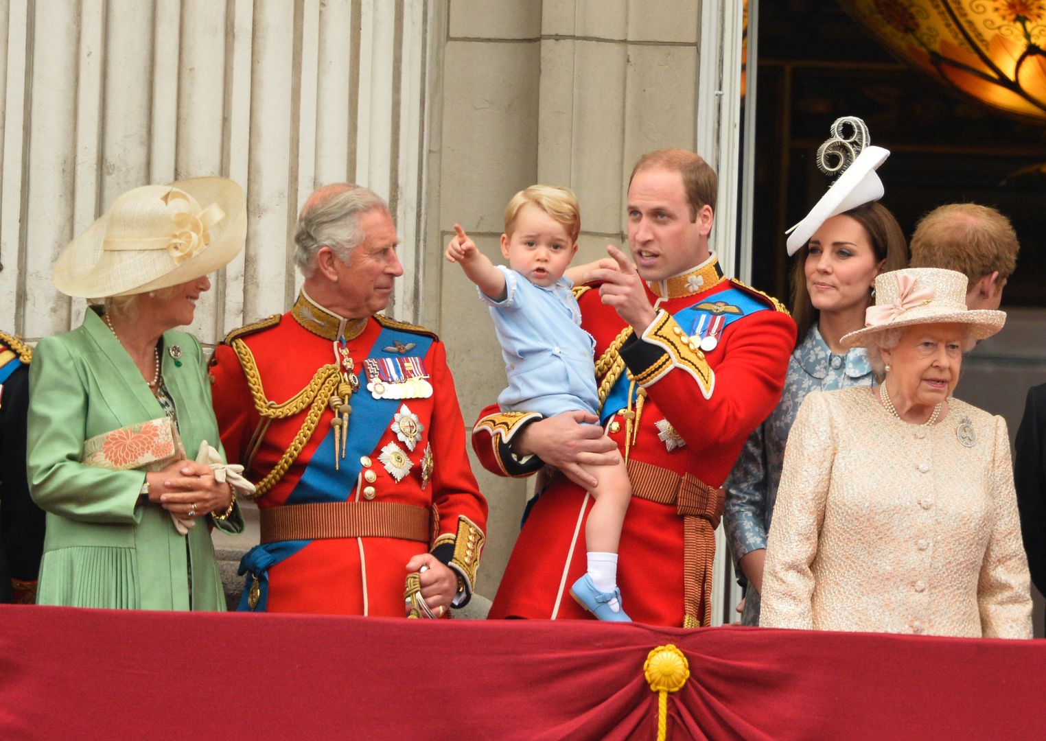 Księżna Kate, książę Jerzy, książę William, książę Karol, królowa Elżbieta