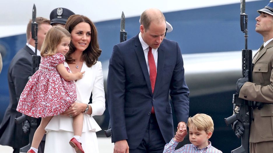 Internauci zastanawiają się nad tym, co się stało z ręką Kate na zdjęciu
