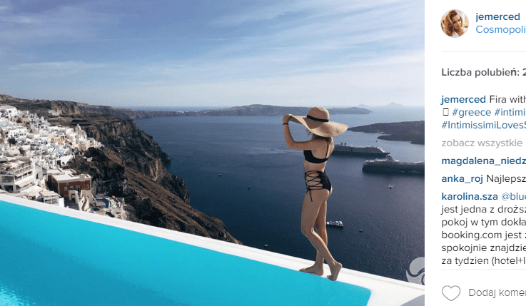 Jessica Mercedes na Santorini z bratem