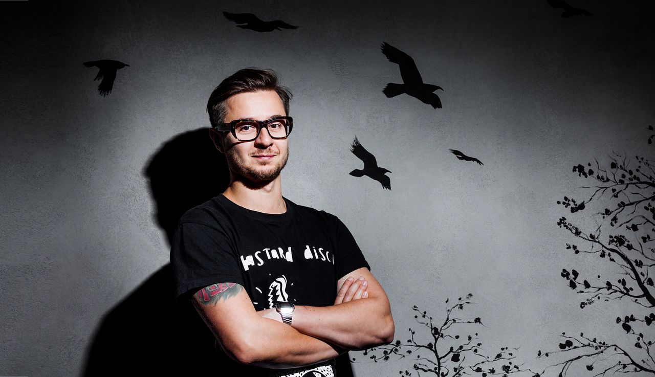 Ekonomiczne strzałki idą w górę, a bezrobotny się pyta: "A co ja z tego mam?"