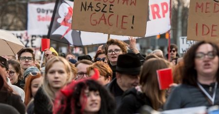Ksiądz skomentował protesty kobiet. Przyrównał je do nazistów
