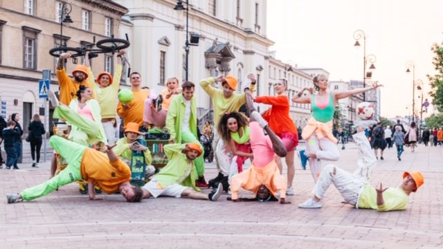 Performence znanej choreograf Anny Jujki odbył się w sobotni wieczór na ulicach Warszawy