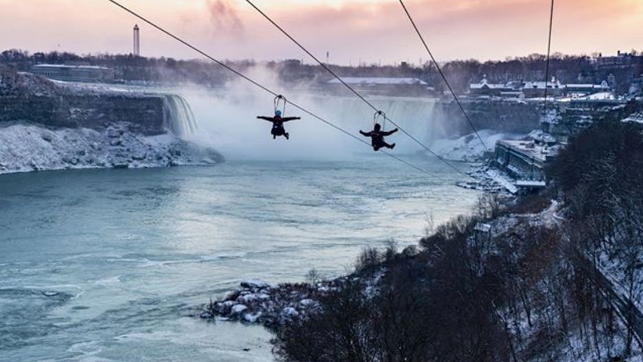Przejazd kolejką nad wodospadami to niesamowite doświadczenie