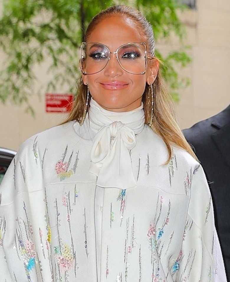 Pierzasta Jennifer Lopez w drodze na wywiad Jimmy Fallon